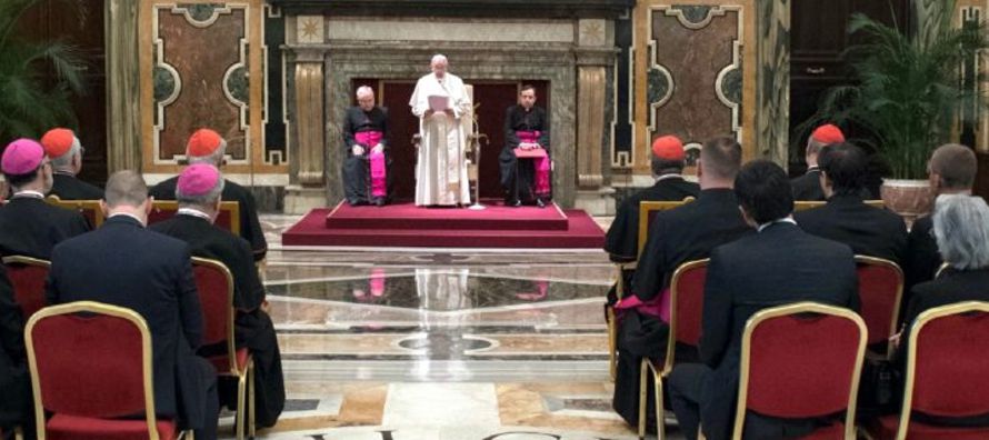 También han intervenido Mons. Cesare Nosiglia, Arzobispo de Turín; el cardenal...