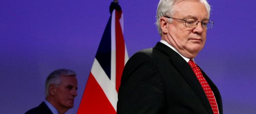 Sin embargo, Barnier dijo en conferencia de prensa que había movimientos en torno a otros...