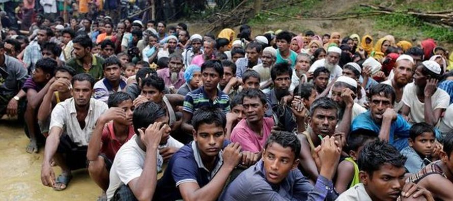La ONU elevó hoy a 536,000 el número de rohinyás que han llegado a Bangladesh...