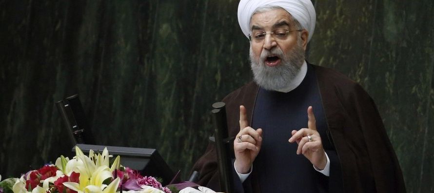 Donald Trump, que acusa a Teherán de violar "el espíritu" del acuerdo a...