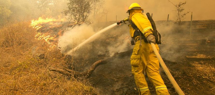 El incendio más grande es el de Atlas, activo en los condados de Napa y Solano, donde ha...