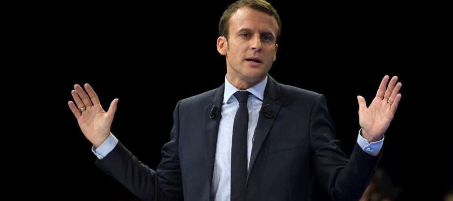 El presidente francés dijo haber pedido a Trump que "no rompa el acuerdo" firmado...