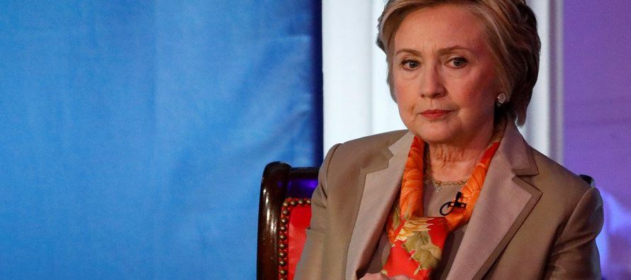 Clinton se refirió el escándalo que estalló cuando emergió un video de...