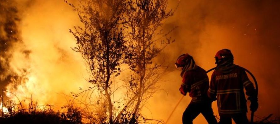 Al menos 39 personas han muerto por una ola de incendios forestales que afecta desde el fin de...