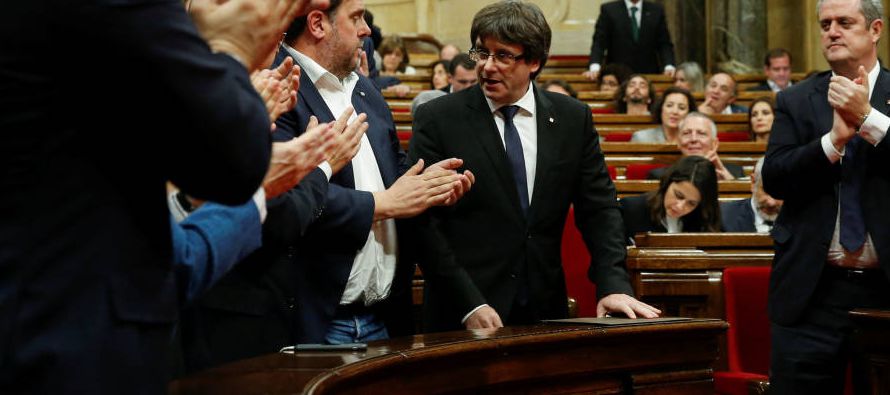 "Actúe con sensatez", le pidió el presidente del gobierno, Mariano Rajoy....