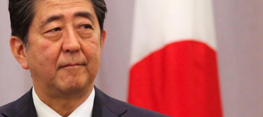 En su peor momento de popularidad desde que llegó por segunda vez al poder en 2012, Abe...