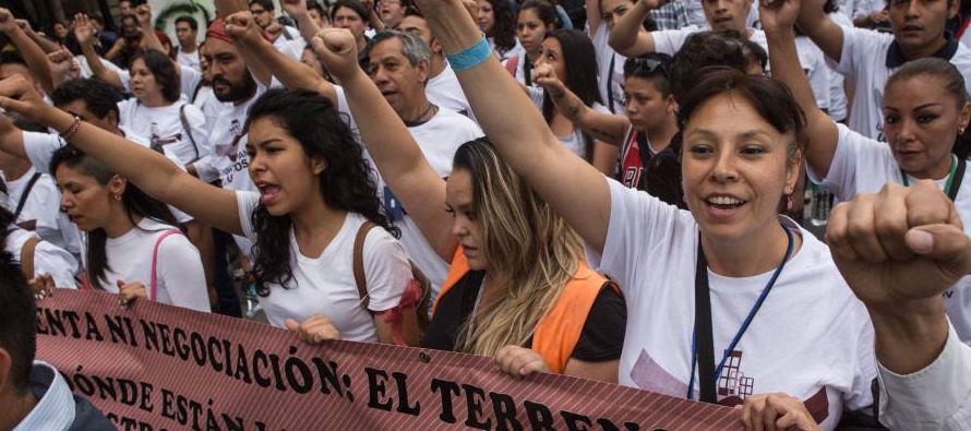 Isabel López acudió a la marcha para protestar porque la delegada de Iztapalapa,...