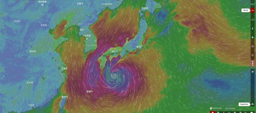  El poderoso tifón Lan se aproxima hoy a la isla principal de Japón donde ha...