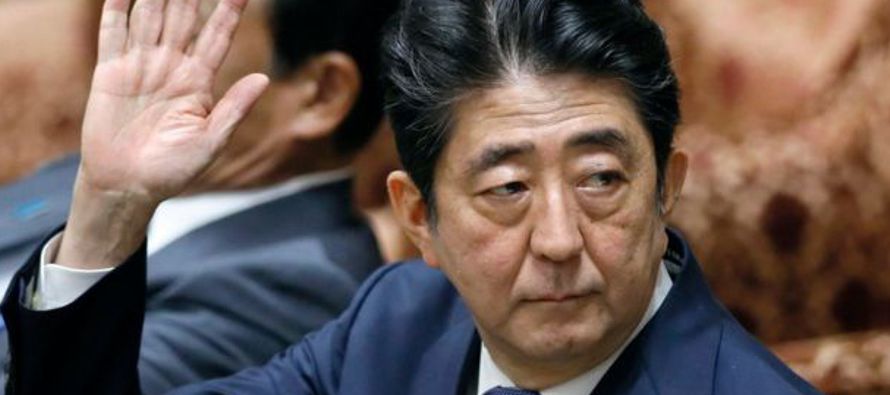 El conservador primer ministro nipón, Shinzo Abe, consiguió hoy revalidar por tercera...
