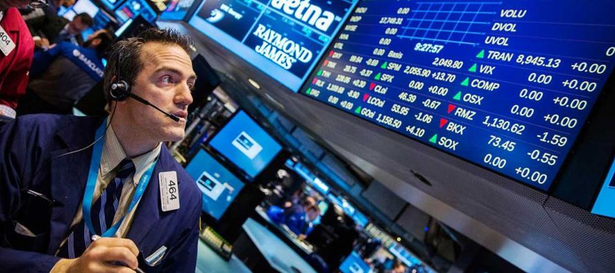 El índice industrial Dow Jones ganó 0,3% a 23,400,86 puntos, el Nasdaq, de valores...