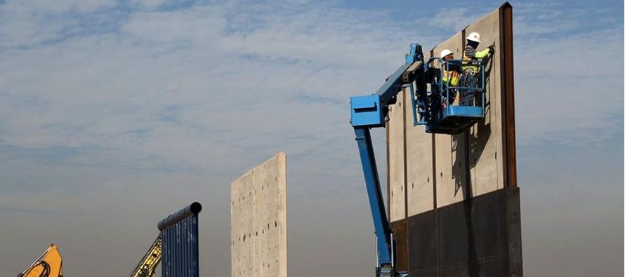 Un muro a lo largo de los más de 3,000 km de frontera que comparten ambos países fue...