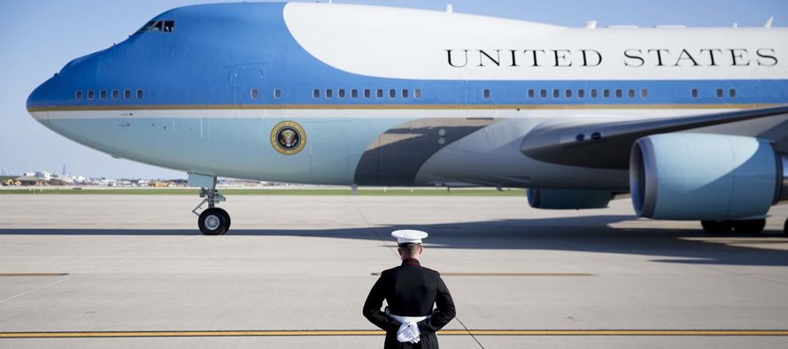 El avión del presidente estadounidense, el Air Force One, despegó hoy desde base...