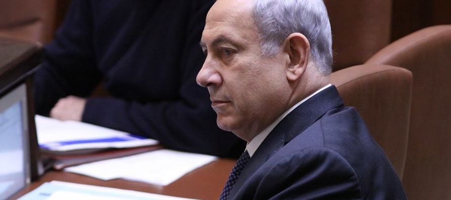 Según la acusación, Netanyahu habría prometido a Mozes reducir la...