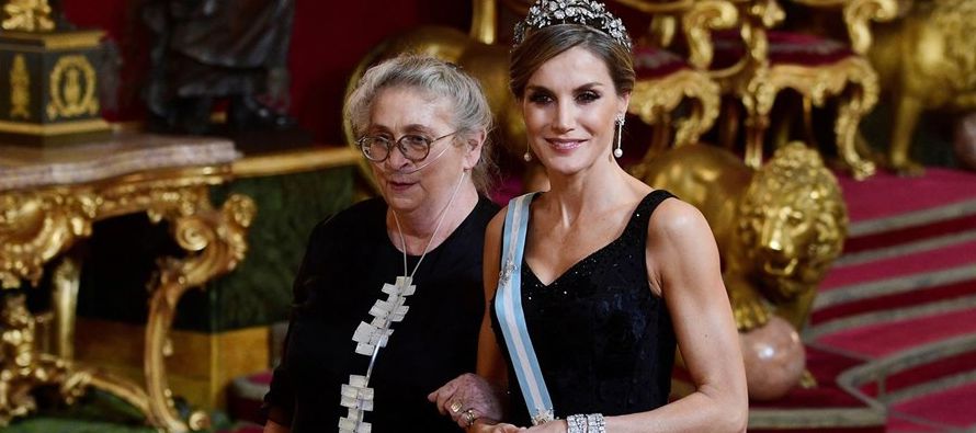 La reina, que es presidenta de honor de la Asociación Española Contra el...