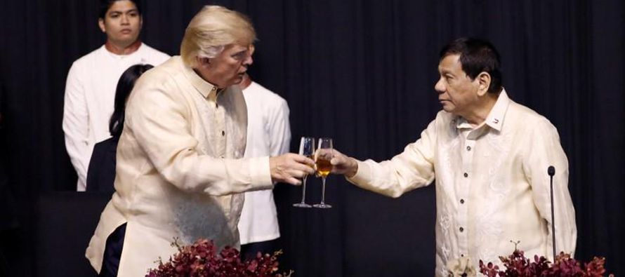 Más temprano, en Vietnam, Trump dijo que está preparado para mediar en la disputa por...