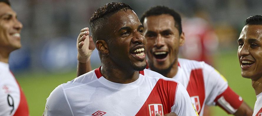 Perú, que busca clasificar a su primera Copa del Mundo en 36 años, recibirá el...