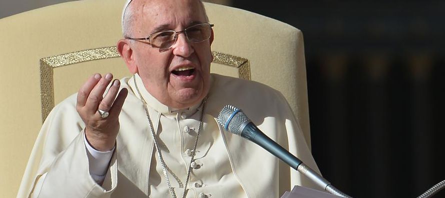 "El papa Francisco saluda con afecto" a los presentes y "anima a que con...