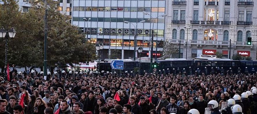 Unas 11,000 personas, según la Policía, marcharon desde la céntricas plazas de...