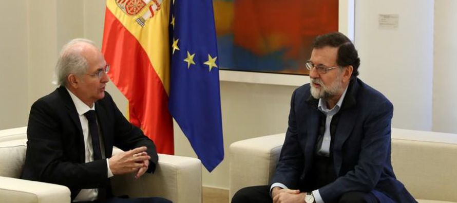 Venezuela además acusó a Rajoy de violar las leyes internacionales al apoyar 