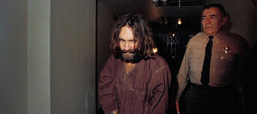 Manson aparentemente nunca conoció a su padre biológico. Su madre se casó...