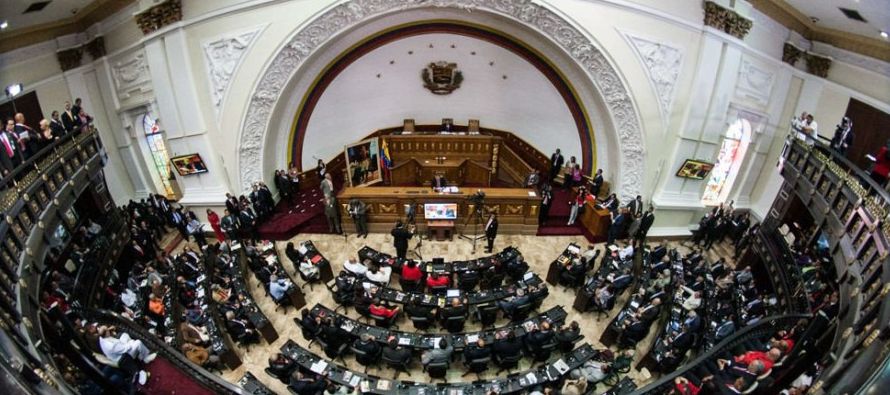 Las cifras ofrecidas por el Parlamento muestran que PDVSA utiliza un 90 % de sus ganancias para...