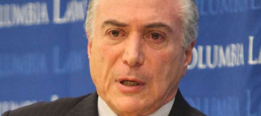 Durante el juicio político que le costó el poder a Rousseff, la senadora se...