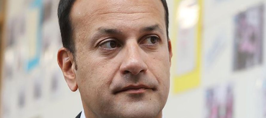 Micheal Martin, líder del opositor Fianna Fail, planea presentar una moción de...