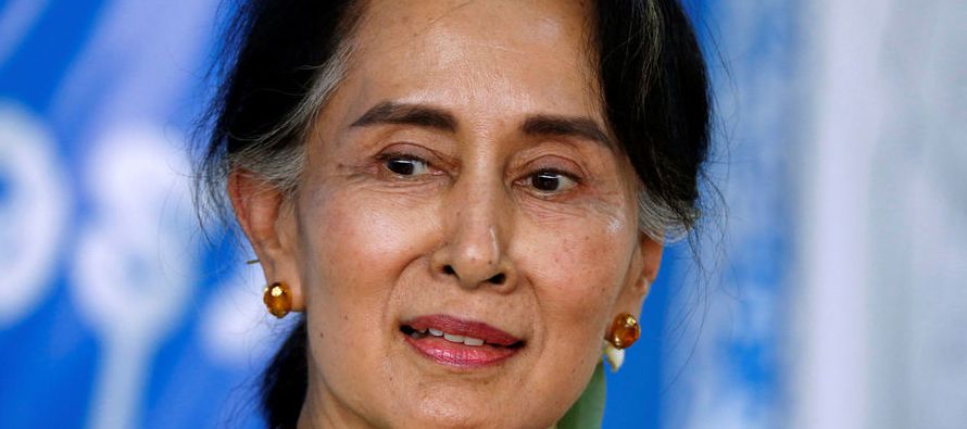 Conocida en su país como "La Dama", Suu Kyi se hizo con los mandos de Birmania...