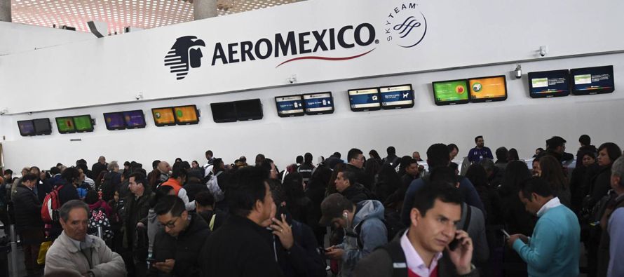 El paro es de trabajadores de Aeroméxico Connect, que vuela a 45 destinos en México,...