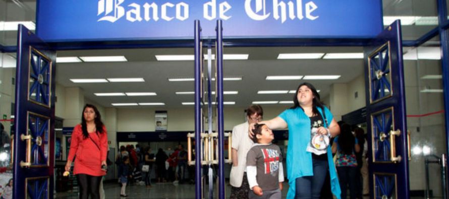 El banco Santander Chile, la principal entidad por activos del país, lideró las...
