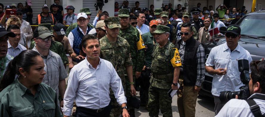 Peña Nieto, afectado por escándalos en el seno de su gobierno con...