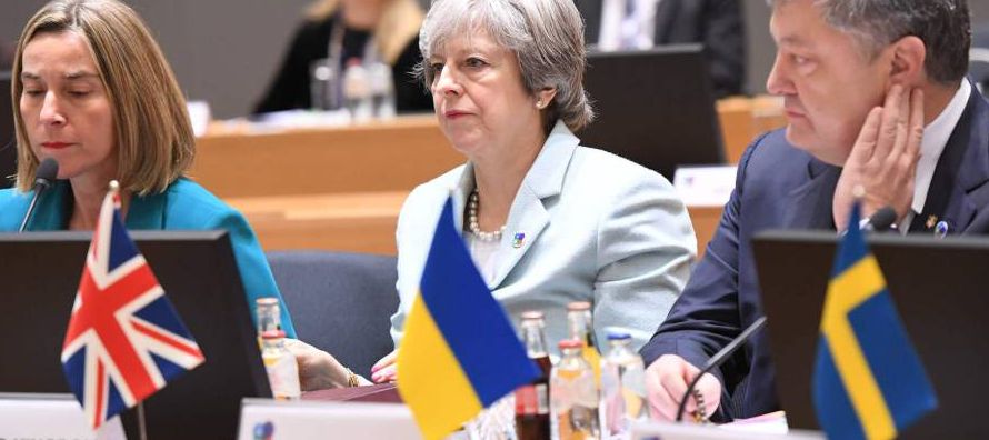 La primera ministra británica, Theresa May, no logró sellar el lunes en Bruselas un...