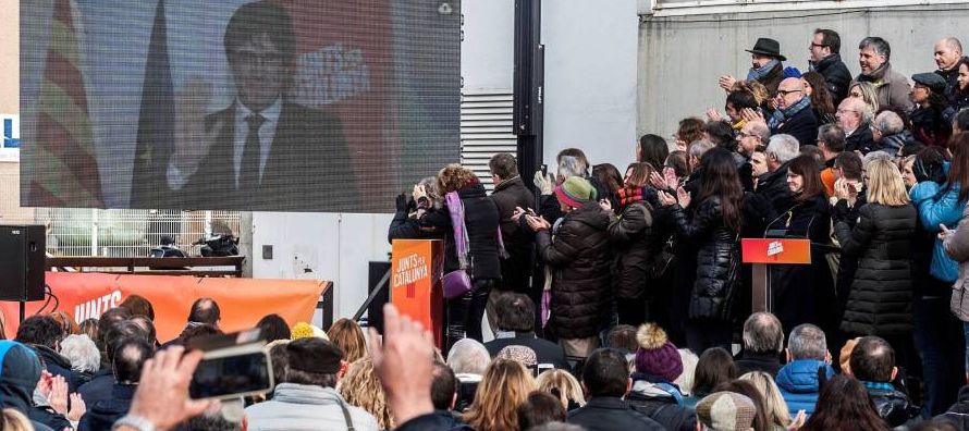 El entorno del expresidente de la Generalitat Carles Puigdemont, fugado en Bélgica desde...