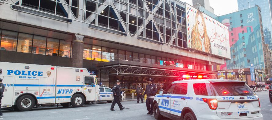 El ataque se produjo en un túnel que conecta dos estaciones de metro cerca de Times Square,...