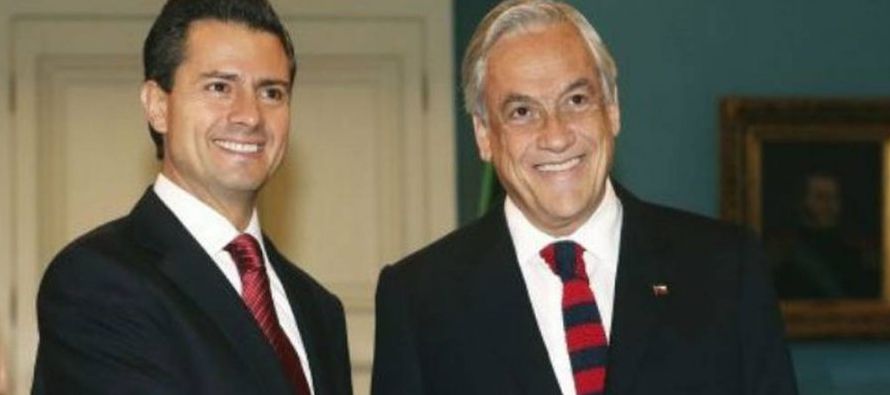 Sebastián Piñera, candidato de la coalición derechista Chile Vamos y quien ya...