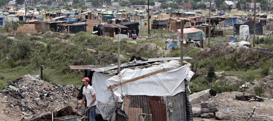 Los niveles de pobreza y de indigencia aumentaron en Latinoamérica después de...