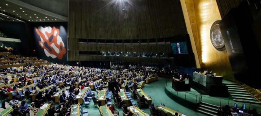 La Asamblea General de la ONU ha exigido este jueves a EU que dé marcha atrás a su...