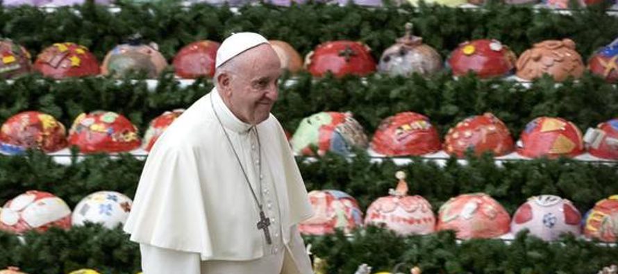 El papa Francisco brindó hoy un discurso ante los cardenales y superiores de la Curia Romana...