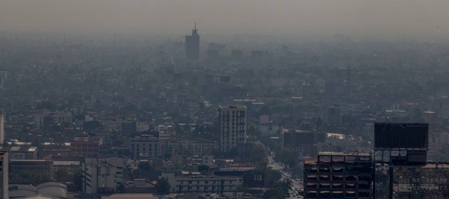 La contaminación está ahogando al valle de la Ciudad de México. Con un...