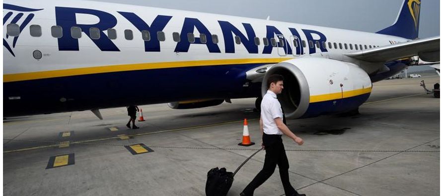 Ryanair, que había pedido a los pilotos que trabajaran para llevar a los pasajeros de vuelta...