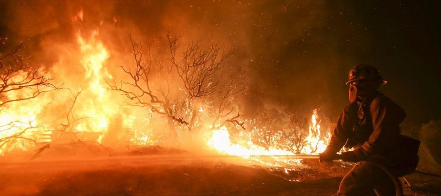 El incendio Thomas, que hasta la fecha ha arrasado 110.641 hectáreas en el sur de California...