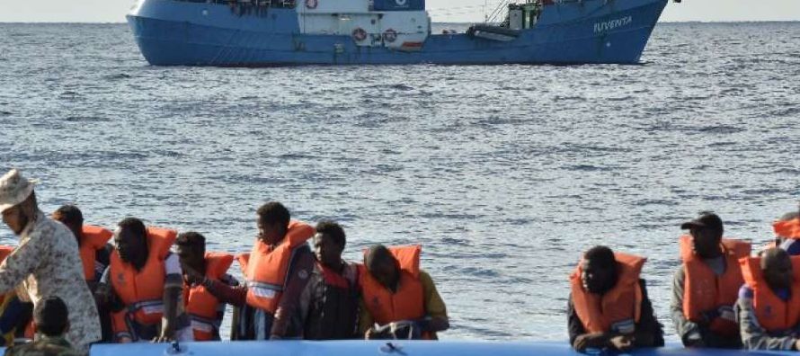 Dos de las embarcaciones fueron socorridas por buques del dispositivo europeo de Eunavfor Med y la...