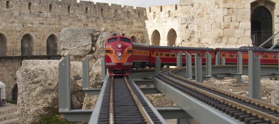 La futura estación ferroviaria, que las autoridades israelíes construirán en...