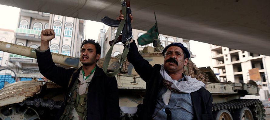 Las tropas de Hadi reciben el apoyo de la coalición militar liderada por Arabia Saudí...
