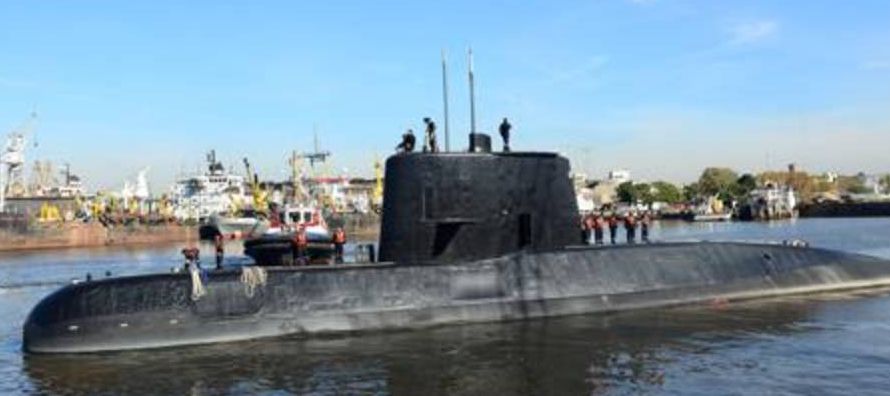 El subjefe de la Armada de Argentina, Francisco Medrano, recibió hoy a varias familias de...