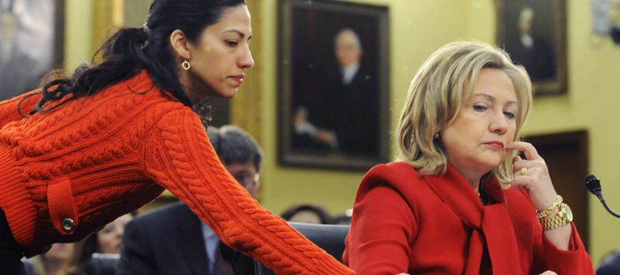 "La principal asesora de la corrupta Hillary Clinton, Huma Abedin, ha sido acusada de ignorar...