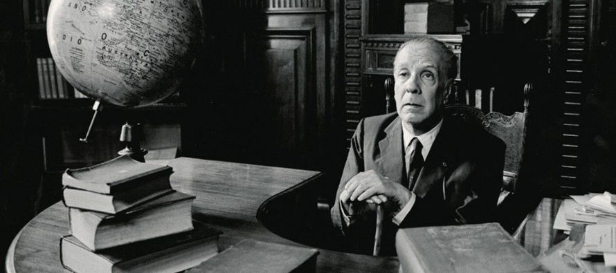 Durante aquellos años, Borges trabajó en la histórica sede porteña de...