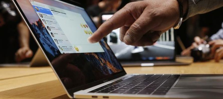 En un comunicado en su web, Apple dijo que todos los Mac y dispositivos con iOs estaban afectados...