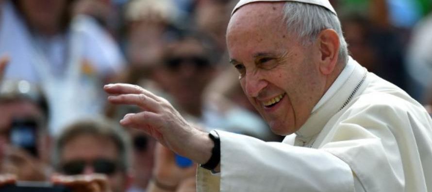 "La Santa Sede, mientras que exhorta a responder sin demora a las necesidades primarias de la...