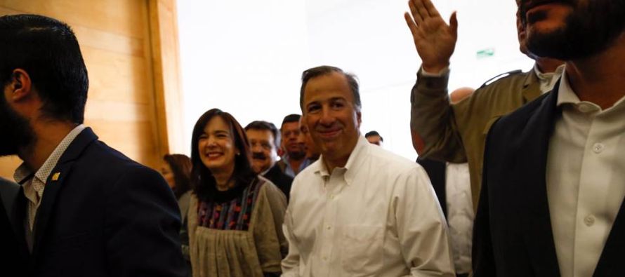 La campaña por la disputa presidencial en México prometía choque de trenes,...